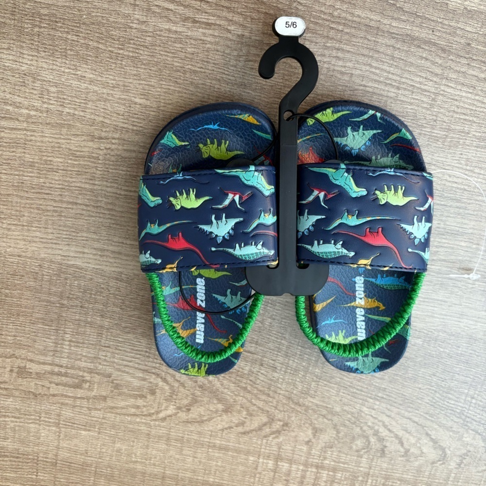 Little boys dinosaur sandals wave zone size 5-6 NWOT